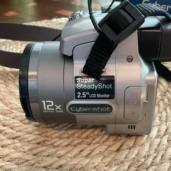 Sony Cyber-shot DSC-H1 DSC Super SteadyShot 5.1 Mega Pixels 12.0x Zoom in Box - Picture 6 of 16